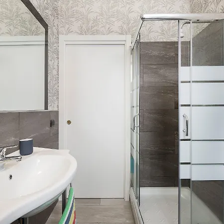 Bnbook La Red Aparthotel Rho